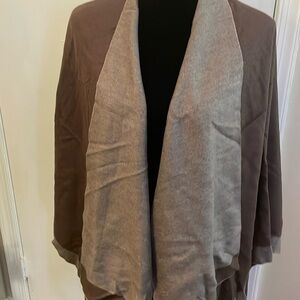 Reversible brown cape